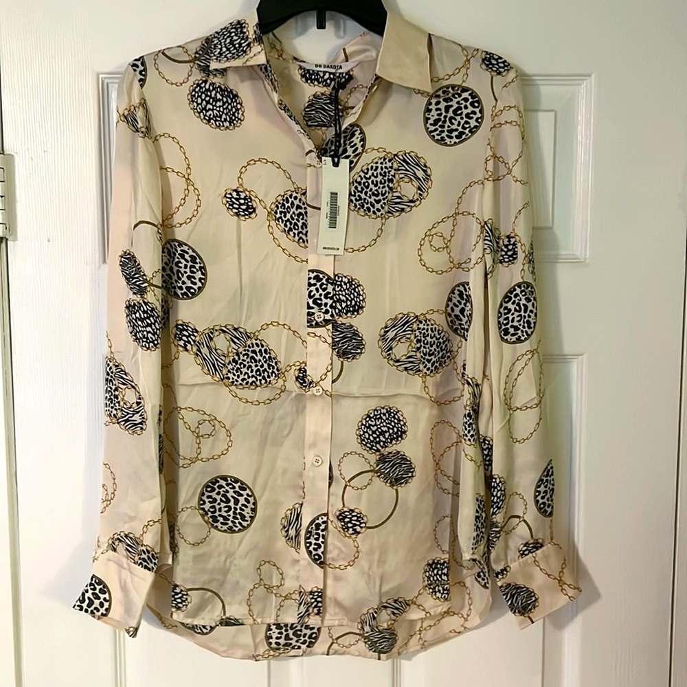Bbdakota nwt women’s top size small color beige and nice print